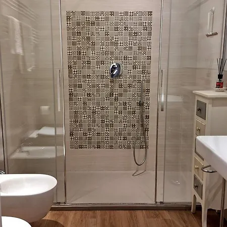 Messer Niccolo - In Lägenhet *